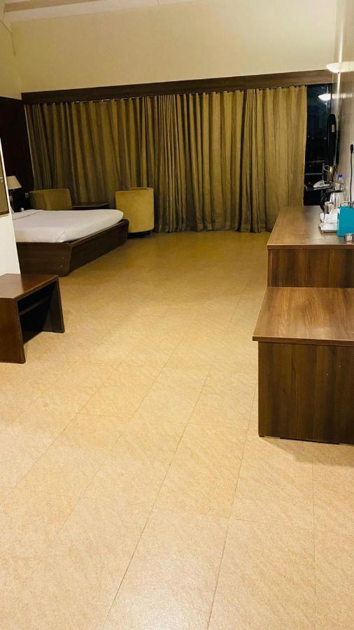 The Cliff Hotel Pune Esterno foto